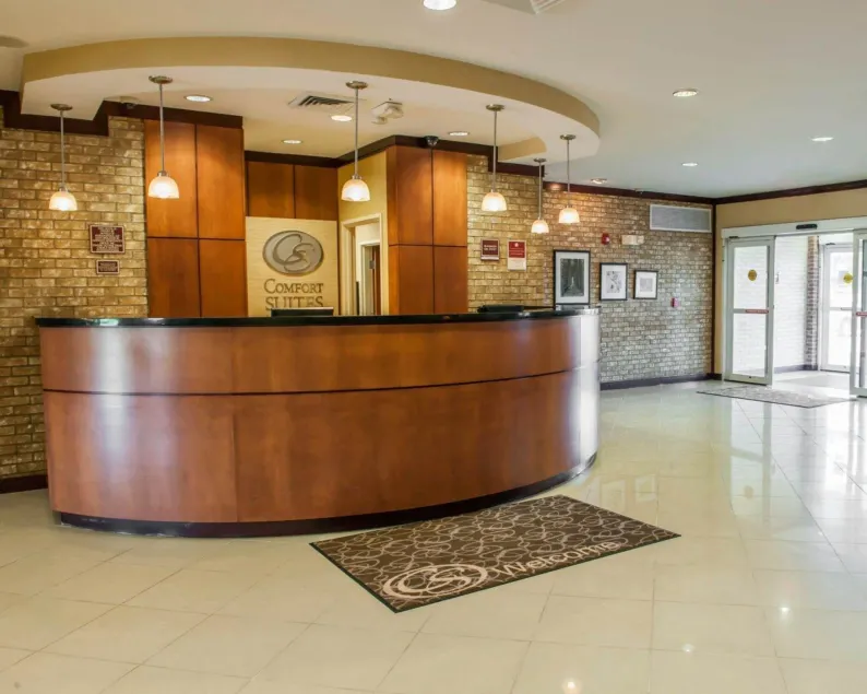 Comfort Suites Southport - Image 1