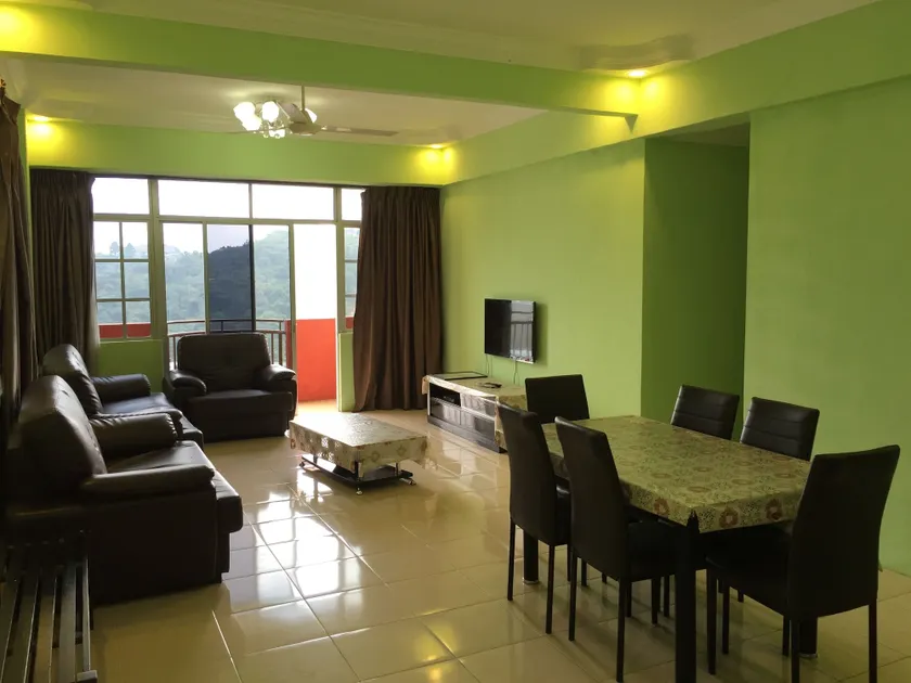 Cameron Pasar Malam Apartment @ Crown Imperial Court - Image 1