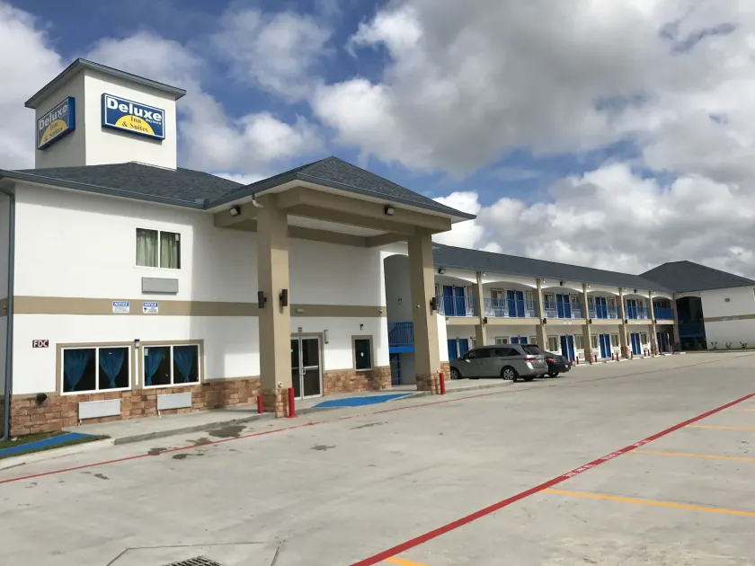 Deluxe Inn & Suites - Baytown - Image 1