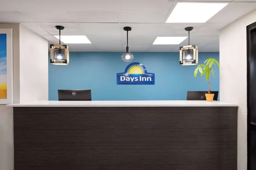 Days Inn by Wyndham Clarksville North EXIT 4 - Image 1
