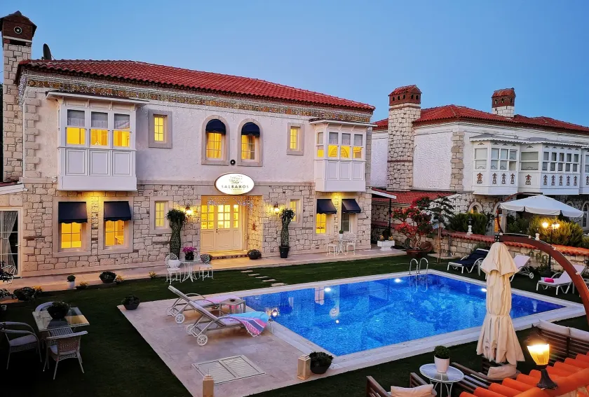 Salbakos Herakleia Hotel - Image 1