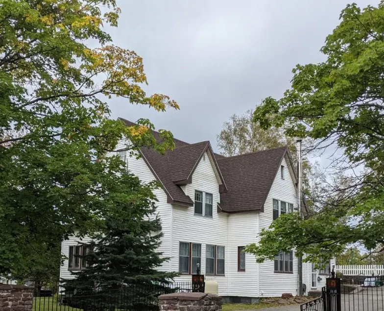 Hill Road Manor Bed & Breakfast - Image 1