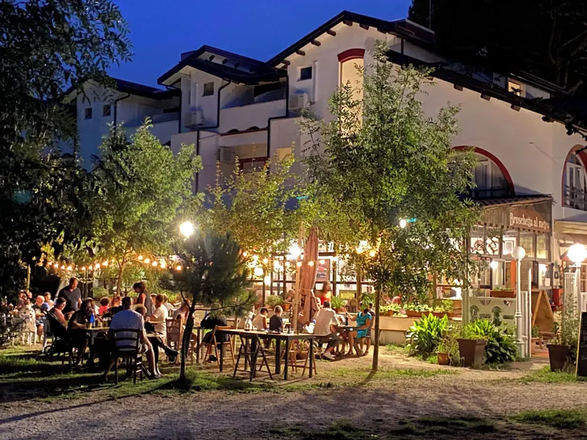 La Villa - Image 1