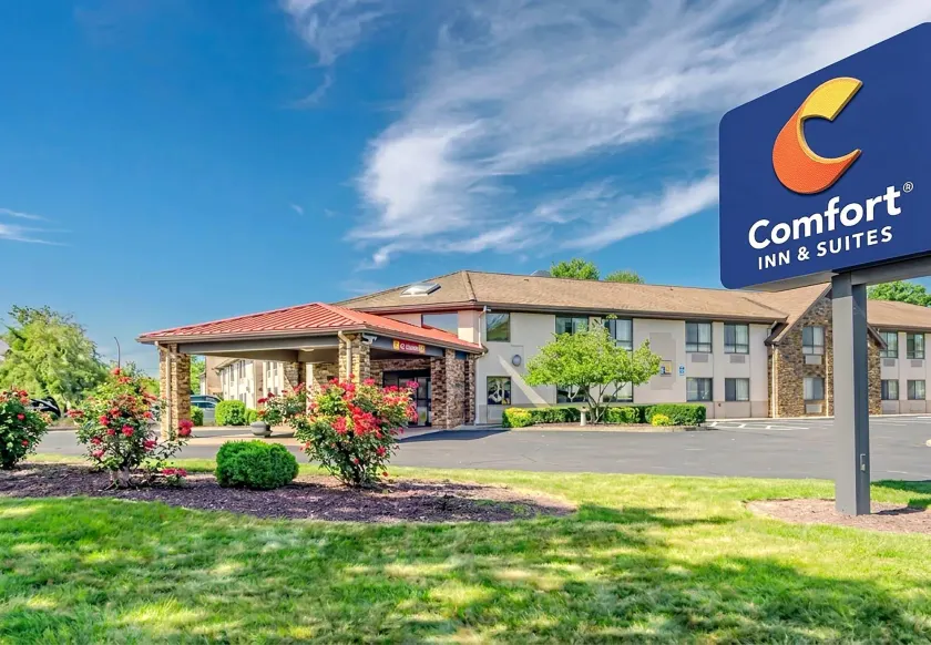 Comfort Inn & Suites West Springfield - Image 1