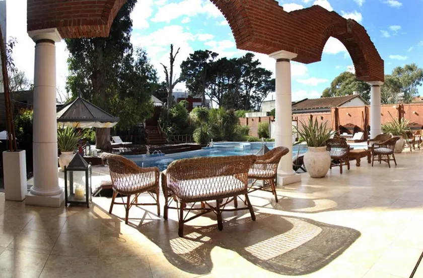 Bagu Pinamar Hotel - Image 1