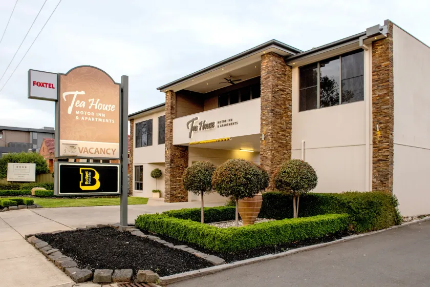 Tea House Motor Inn - Image 1