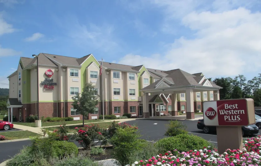 Best Western Plus Harrisburg Mechanicsburg - Image 1