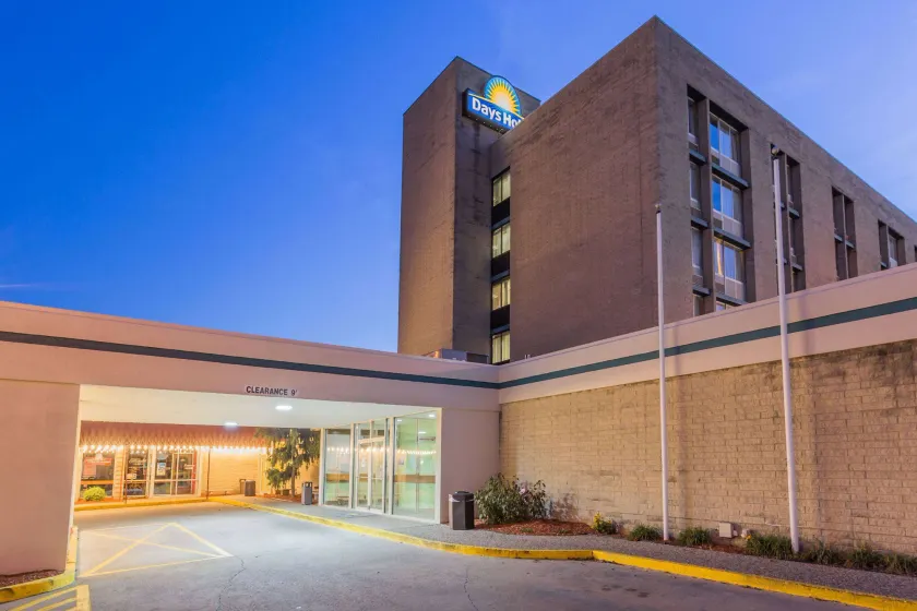 Days Hotel by Wyndham Danville Conference Center - Image 1