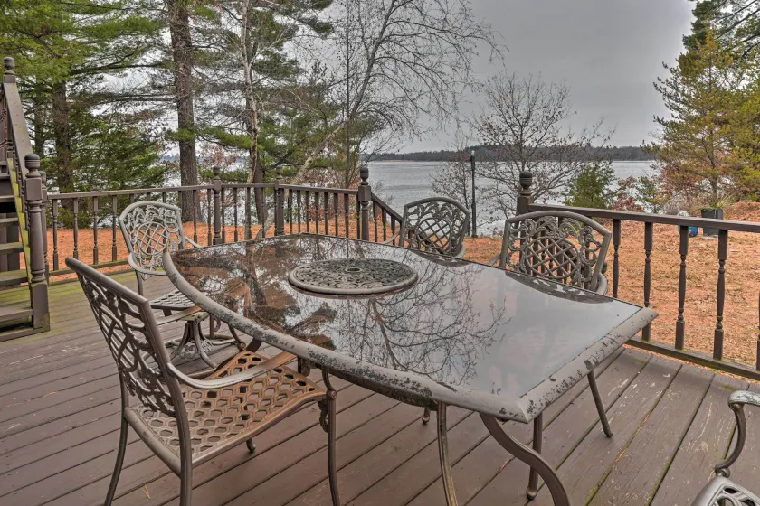 Waterfront Arkdale Retreat: 2 Acres w/ Deck & View - Innenbereich