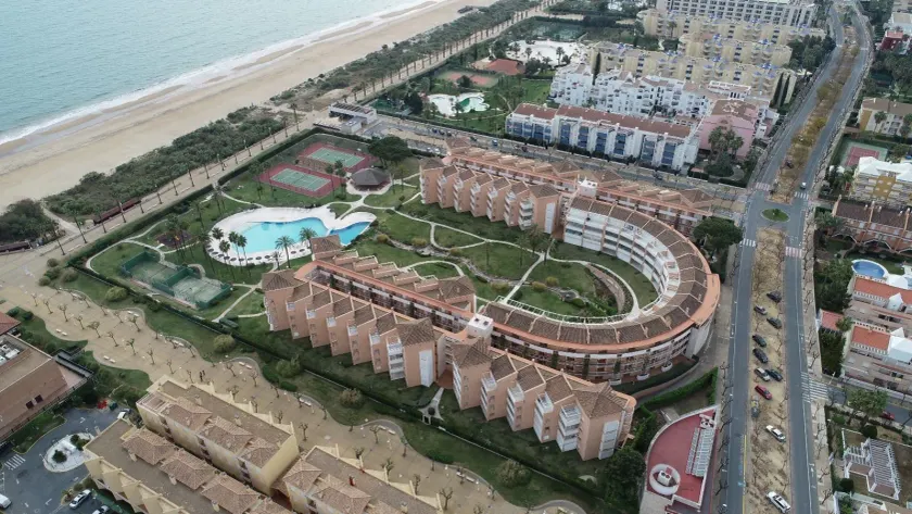 Islantur Las Américas - Image 1