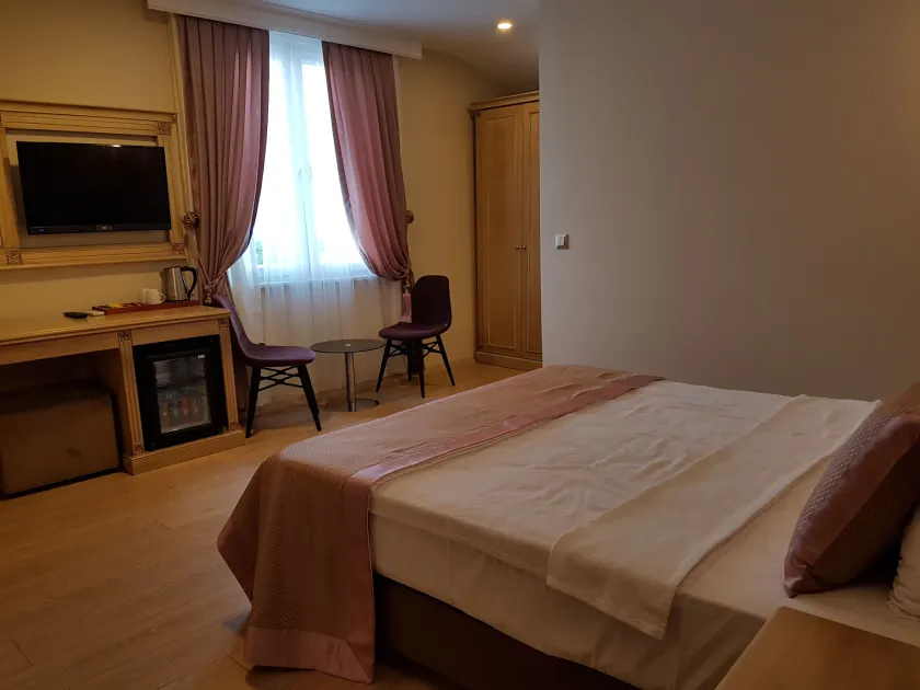 Apple Tree Hotel - Image 1