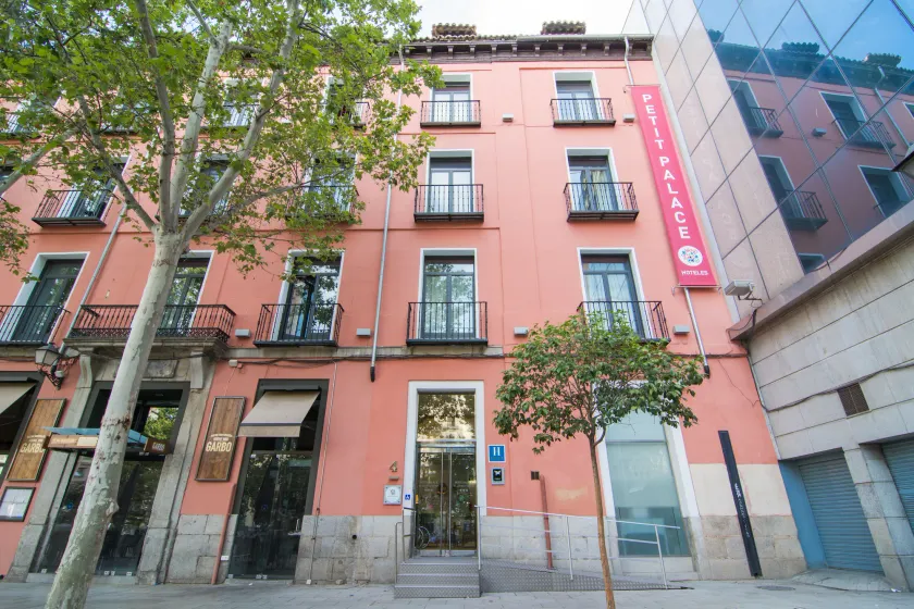 Petit Palace Plaza del Carmen - Image 1