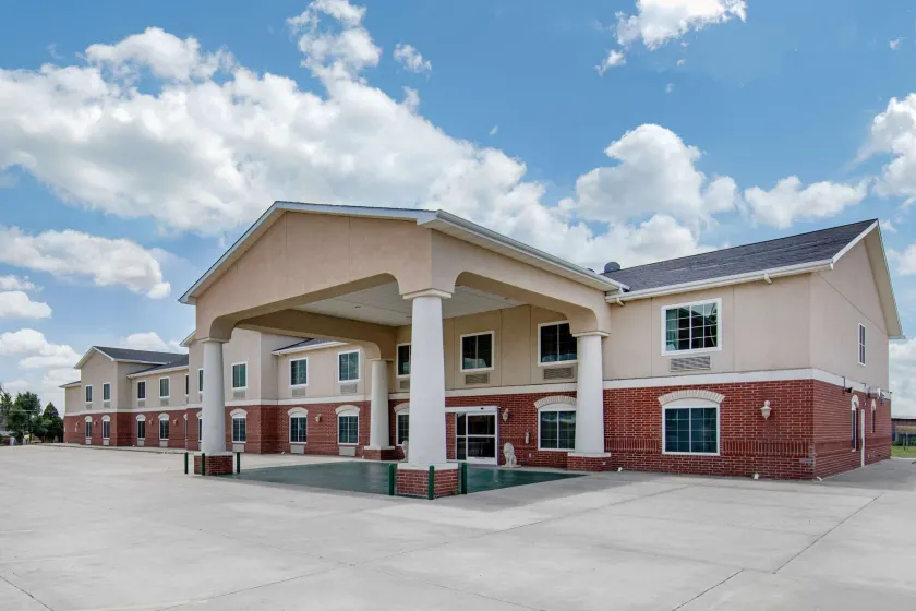 Quality Inn & Suites Clayton, NM - Image 1