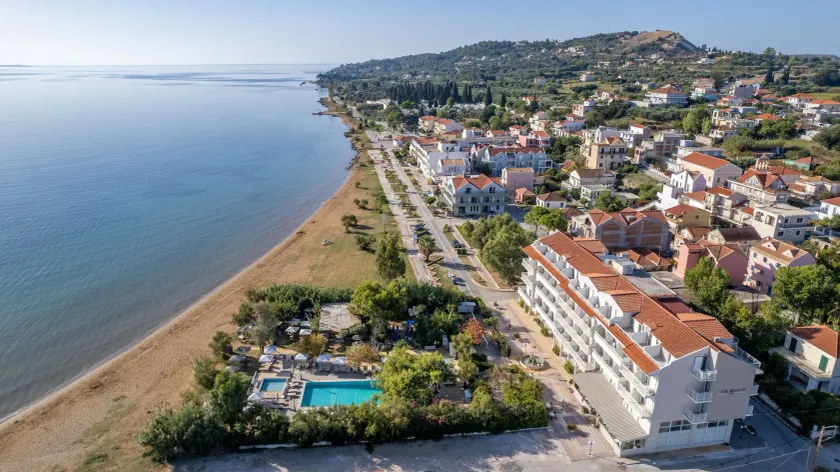 Summery Hotel - Image 1