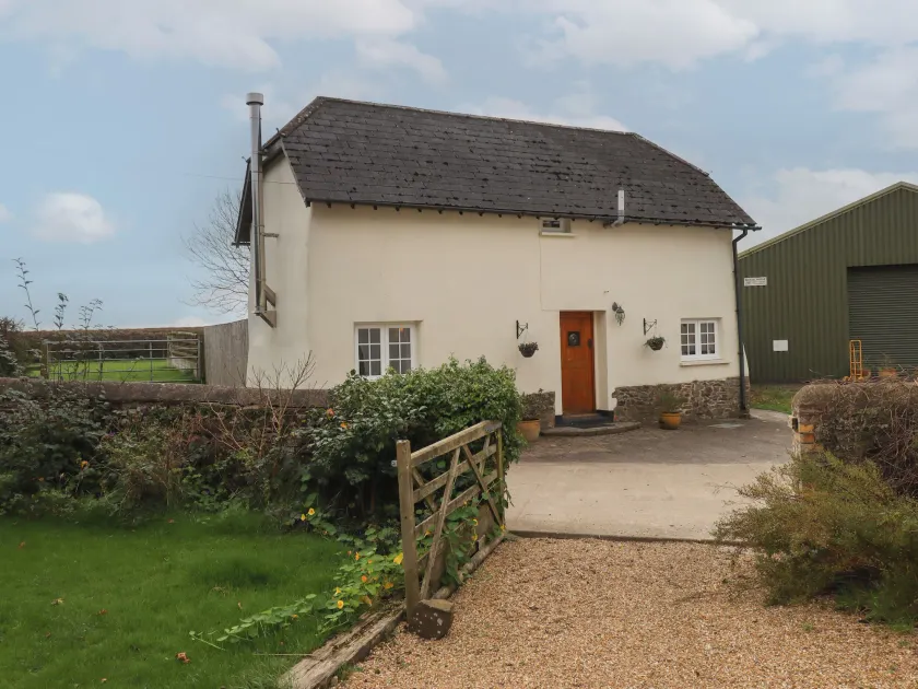 Cherryblossom Cottage - Image 1