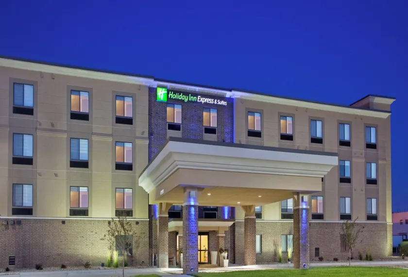 Holiday Inn Express & Suites Lincoln Airport by IHG - Image 1