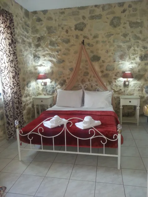 Hariklia Rent Rooms - Image 1