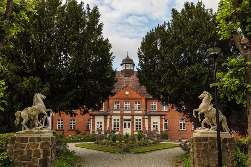 Schloss Basthorst - Image 1