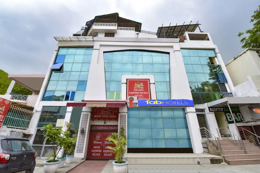 Fabhotel Rajwada Palace - Image 1