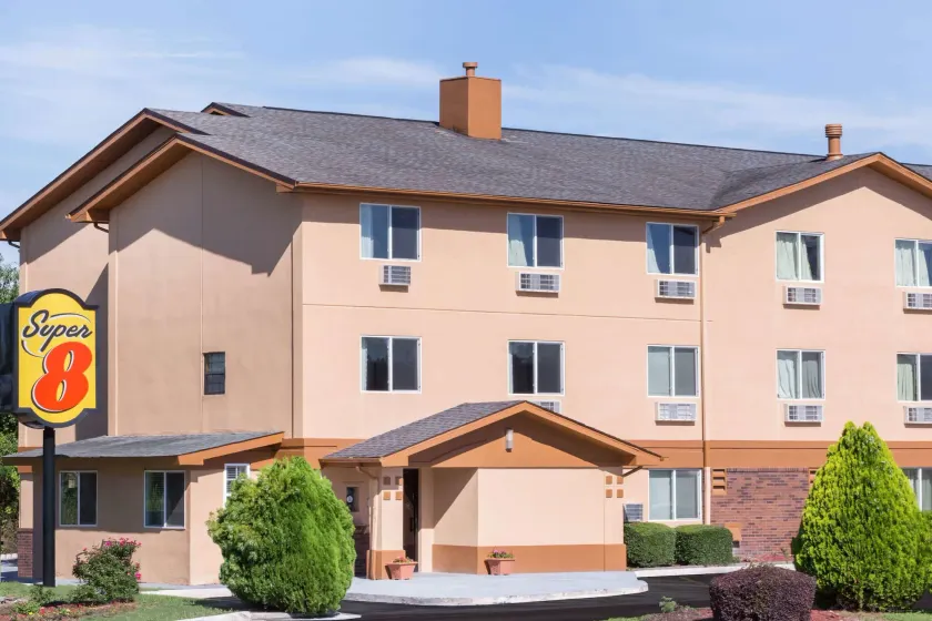 Super 8 by Wyndham Augusta Ft Eisenhower Area - Image 1