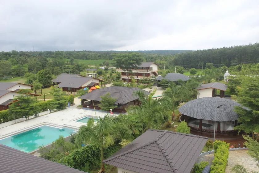 Vintage Village Resort & Spa - Image 1