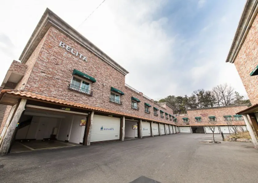 Belita N Goodtime Drive-in Motel - Image 1