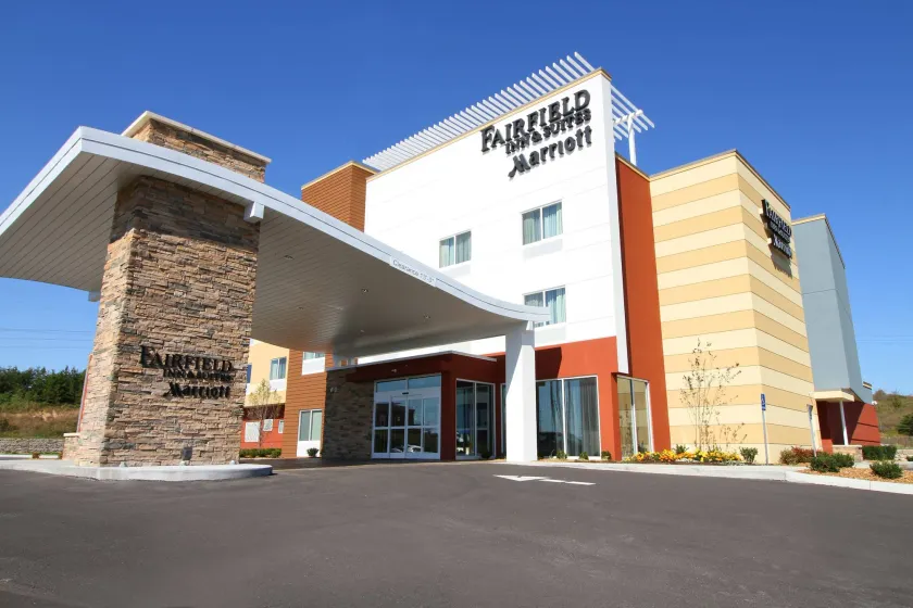 Fairfield Inn & Suites by Marriott London - Image 1
