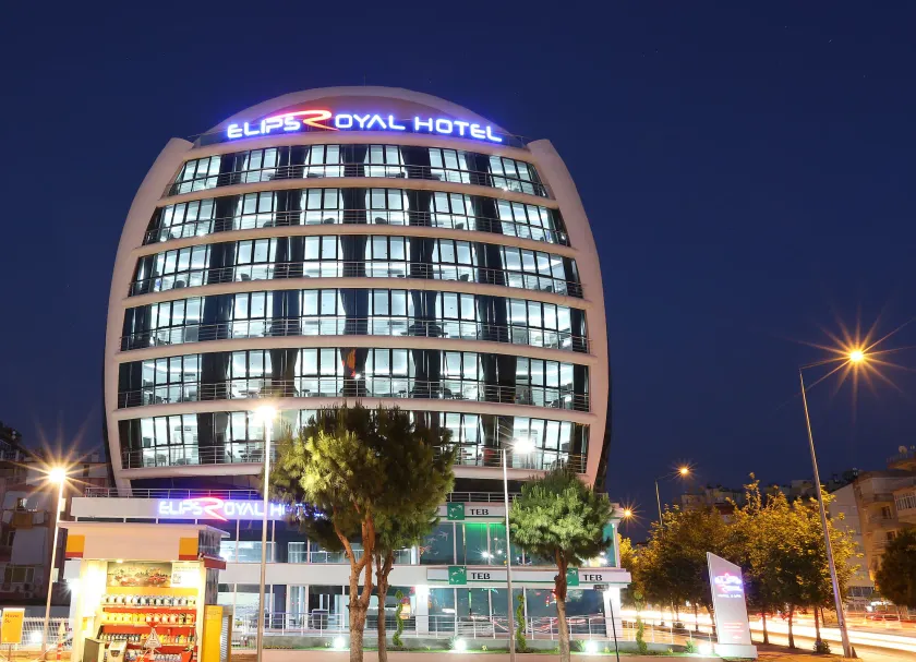 Elips Royal Hotel & SPA - Image 1