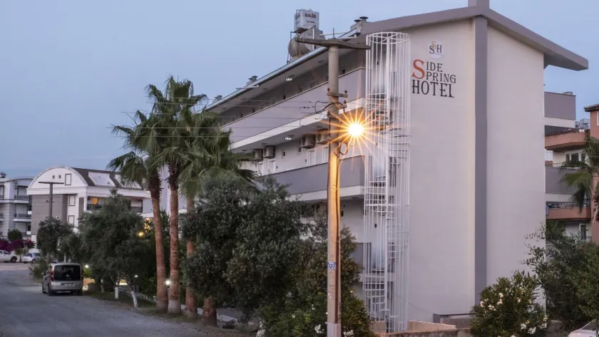 Side Spring Hotel - Image 1