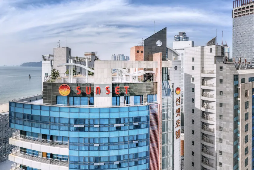 Sunset Hotel - Image 1