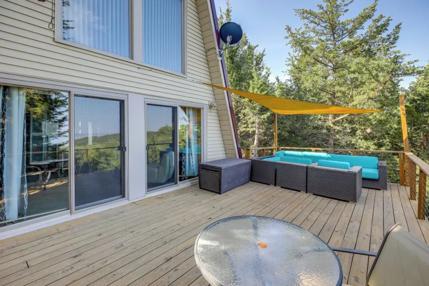 Crofton Cabin w/ Tiki Hut & Water Views! - Innvendig