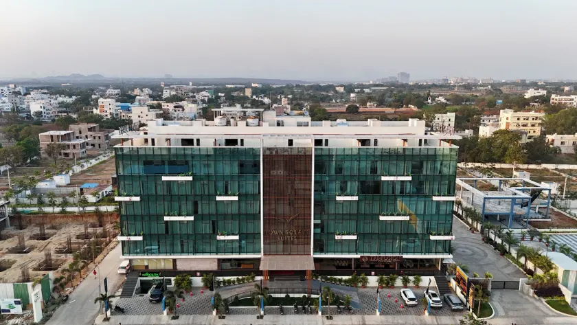 Town Square Suites - Image 1