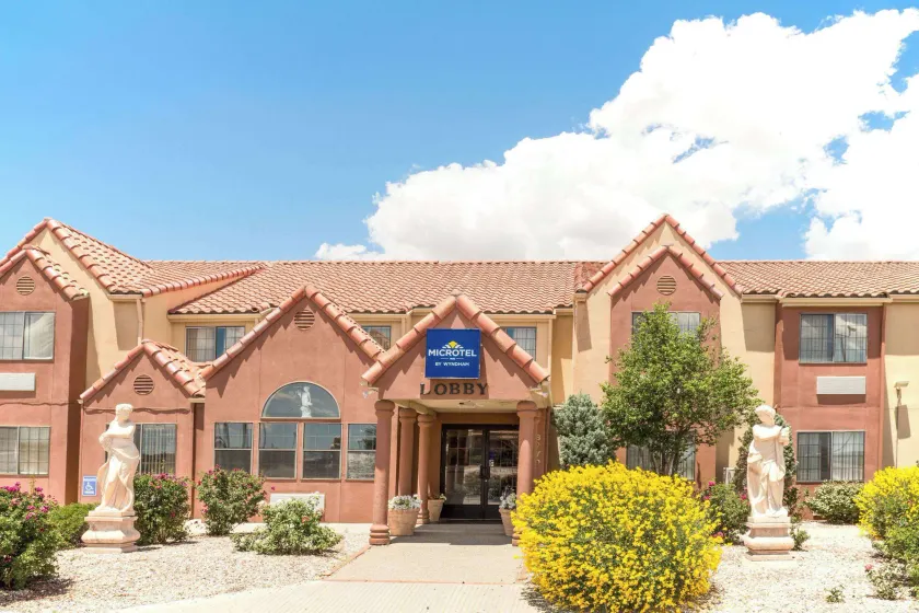 Microtel Inn & Suites by Wyndham Gallup - PET FRIENDLY - Image 1