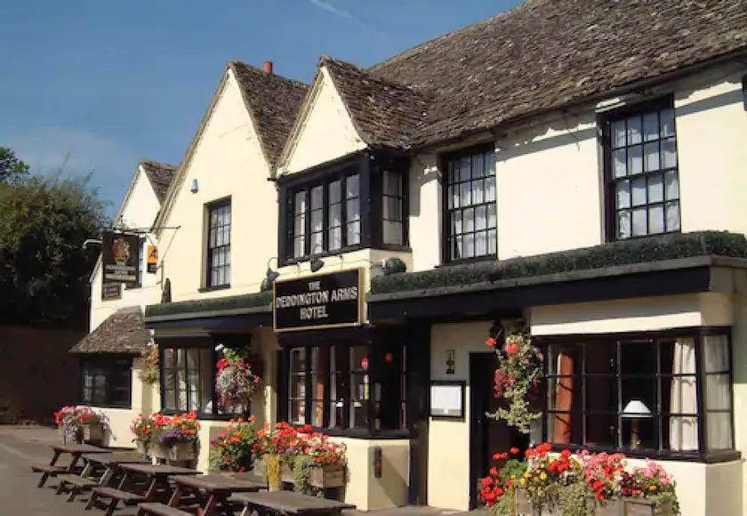 The Deddington Arms - Image 1