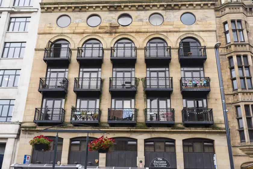 Victoria House Apartments - Image 1