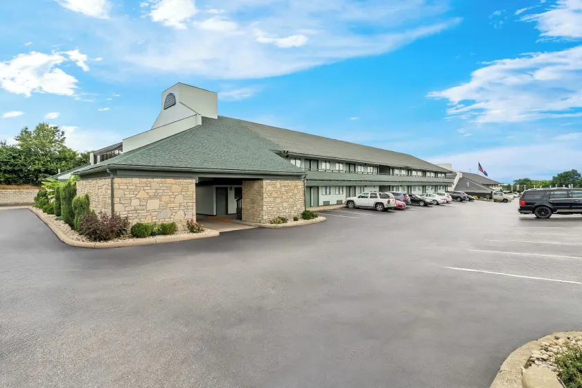 HomeTowne Studios by Red Roof Florence, KY-Cincinnati Airport - Image 1