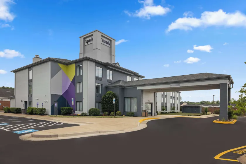 Spark by Hilton Fredericksburg Southpoint - Image 1