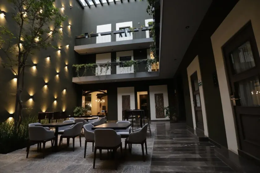 Hotel Isabel - Image 1