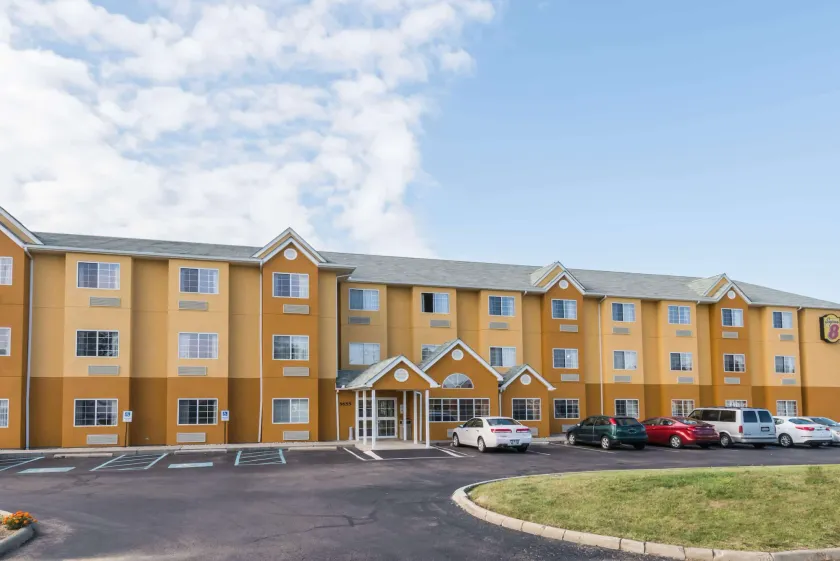 Super 8 by Wyndham Columbus West - Image 1