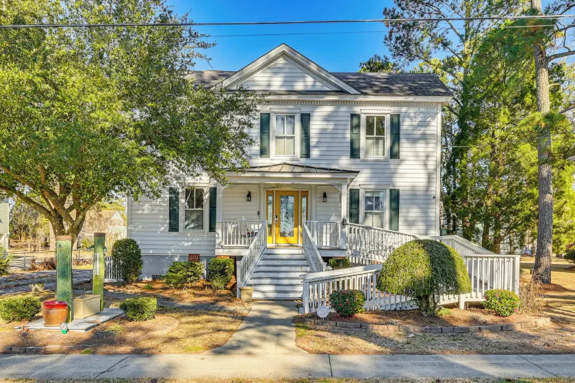 Timeless Charm! Family Home Near Belhaven Beach - Image 1