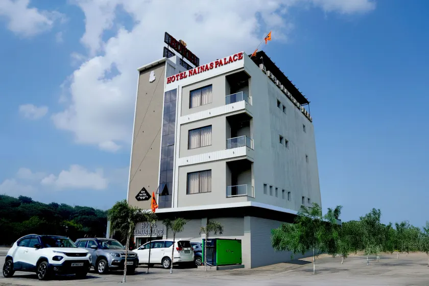 Hotel Nainas Palace - Image 1