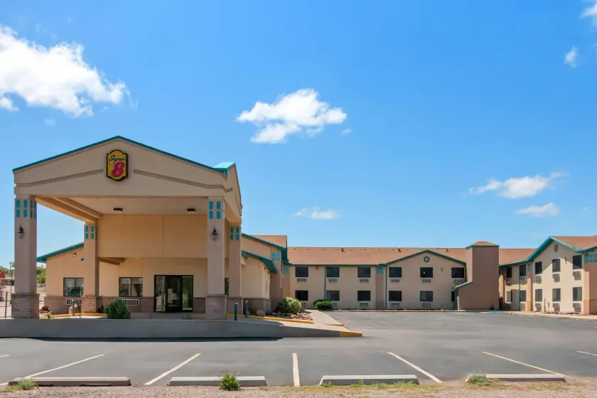 Super 8 by Wyndham Santa Rosa - Image 1