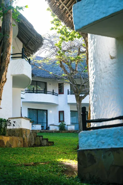 Safari Beach Hotel - Image 1