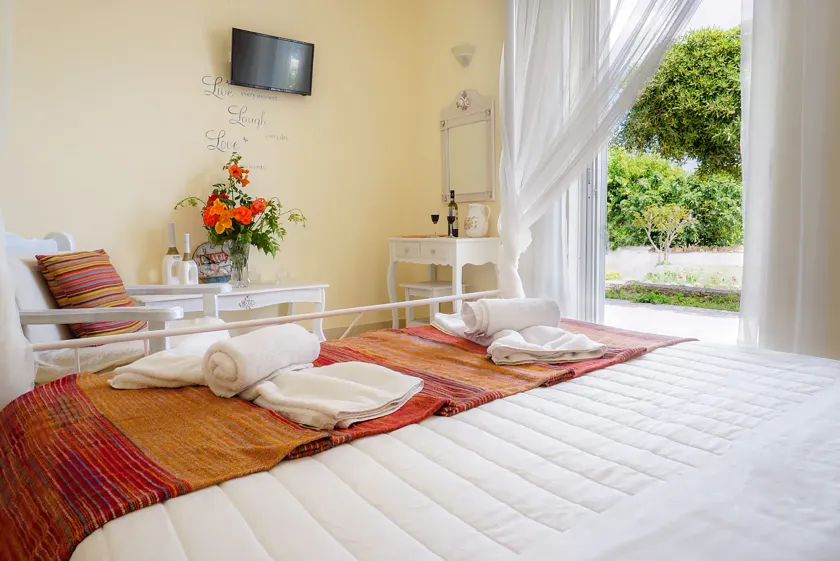 Cubaneros Holiday Inn - Image 1