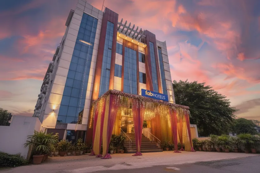 FabHotel Prime Z Grand - Image 1
