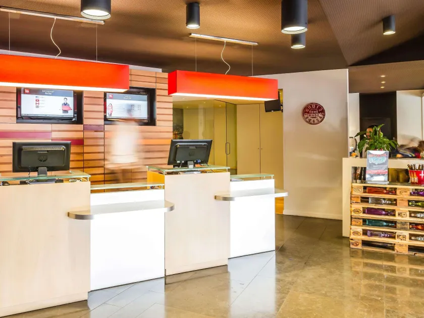 Hotel Ibis Lisboa Sintra - Image 1