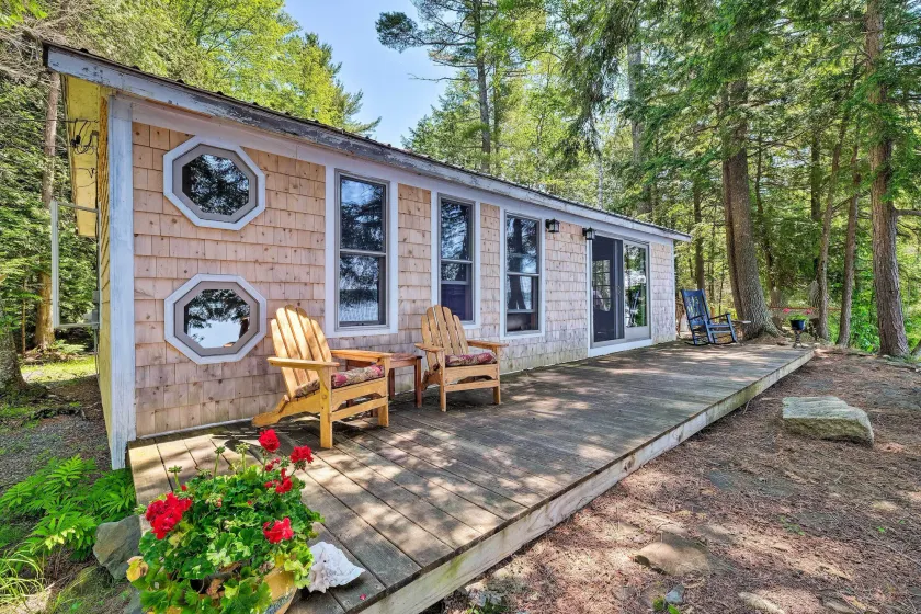 Cozy Lakefront Madison Cabin w/ Dock & Kayaks - Image 1