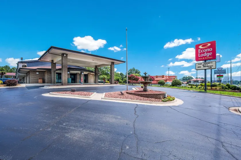 Econo Lodge Inn & Suites Huntsville University Area - Image 1