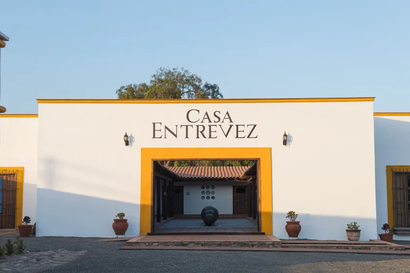 Casa Entrevez - Image 1