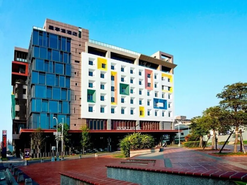 In Sky Hotel - Image 1